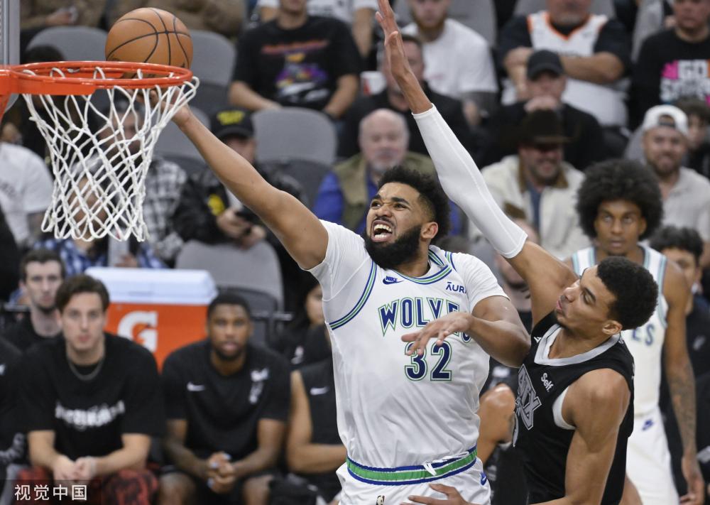 在足球赛场 在足球赛场