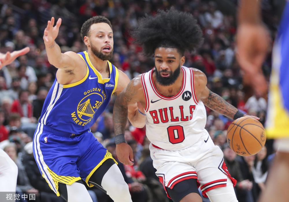 选手前来参 选手前来参